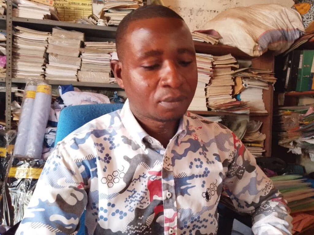 1611606